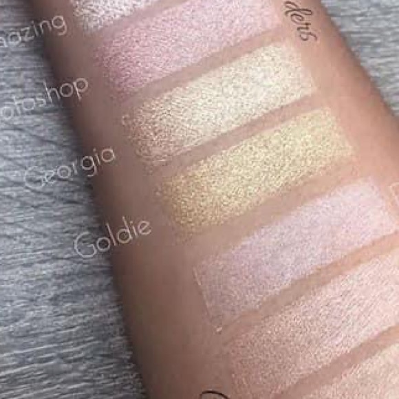 MaskCara Goldie Illuminator Seint Powder Highlight BNIB - Picture 4 of 5